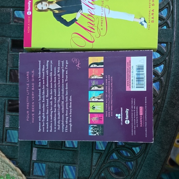3 books from Prettt Little Liars novel Unbelievable, Flawless & Perfect - Picture 8 of 8